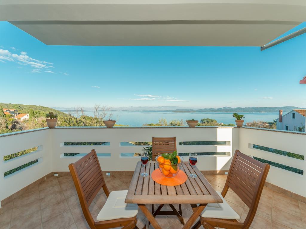 Holiday House Mareta, Sea View Dragove Exterior photo