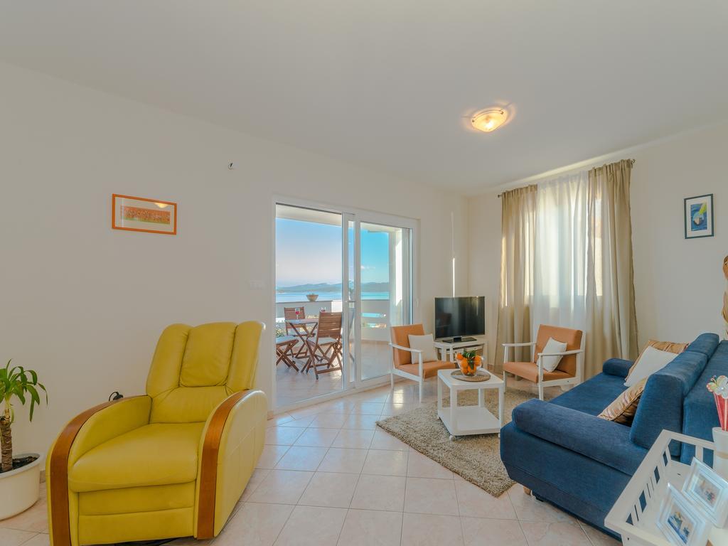Holiday House Mareta, Sea View Dragove Exterior photo